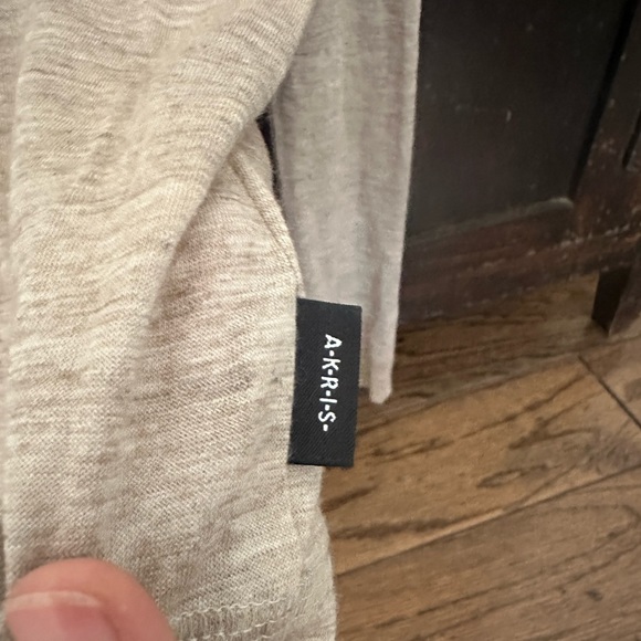 AKRIS Long Sleeve Turtle Neck Top. US 6 - Picture 2 of 5